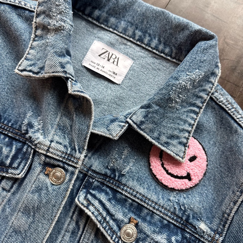 Zara  Blue Denim Jacket with Star Patches, size 13-14, like new - Picture 3 of 3